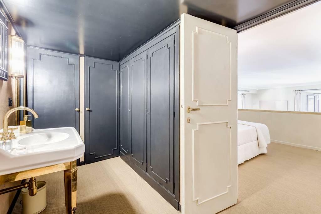 Casa vacanze Luxurious Loft Facing The Pantheon *